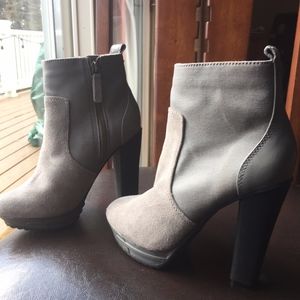 Grey suede, leather, zipper 4in platform booty